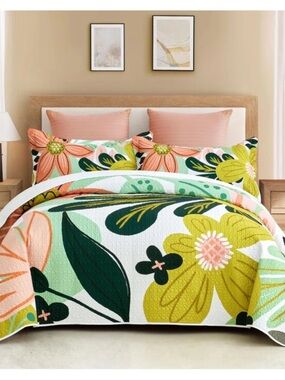 Boho Floral Cotton Quilt Set in Peach, Green, White